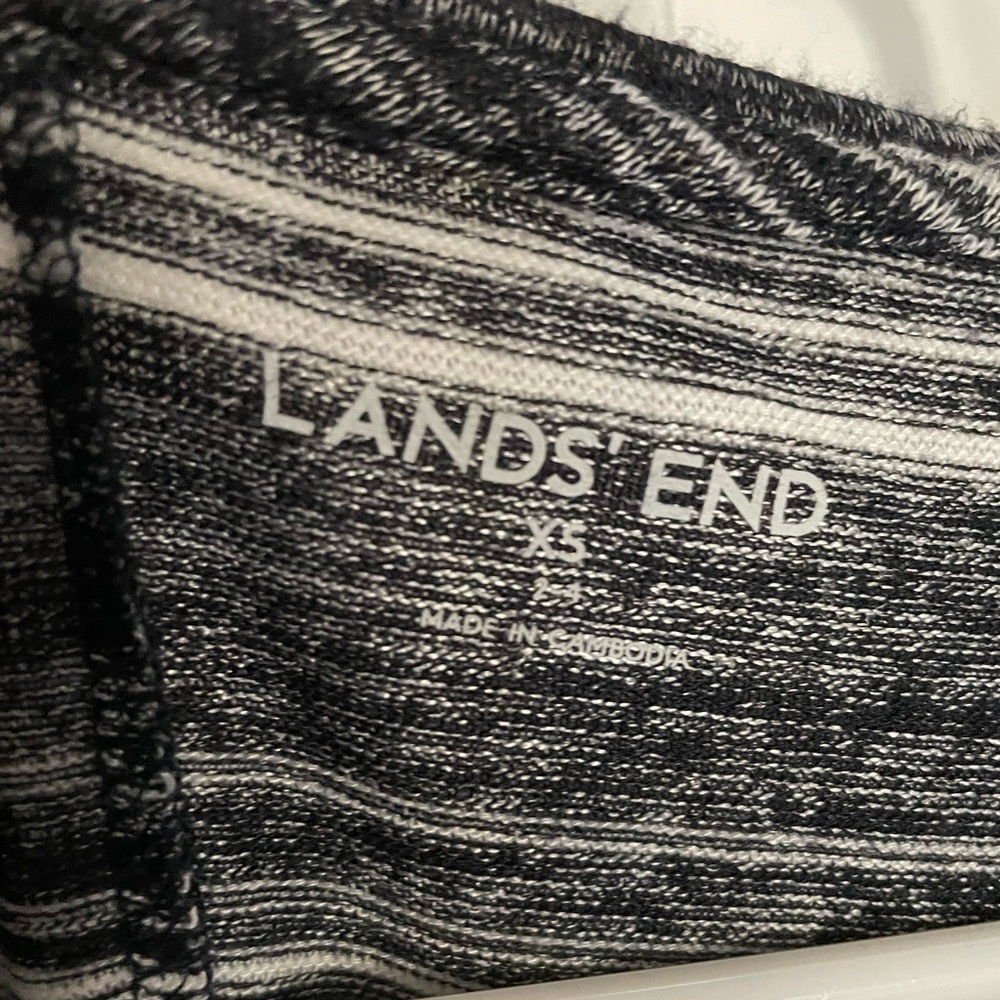 Lands End Top - Picture 2 of 7